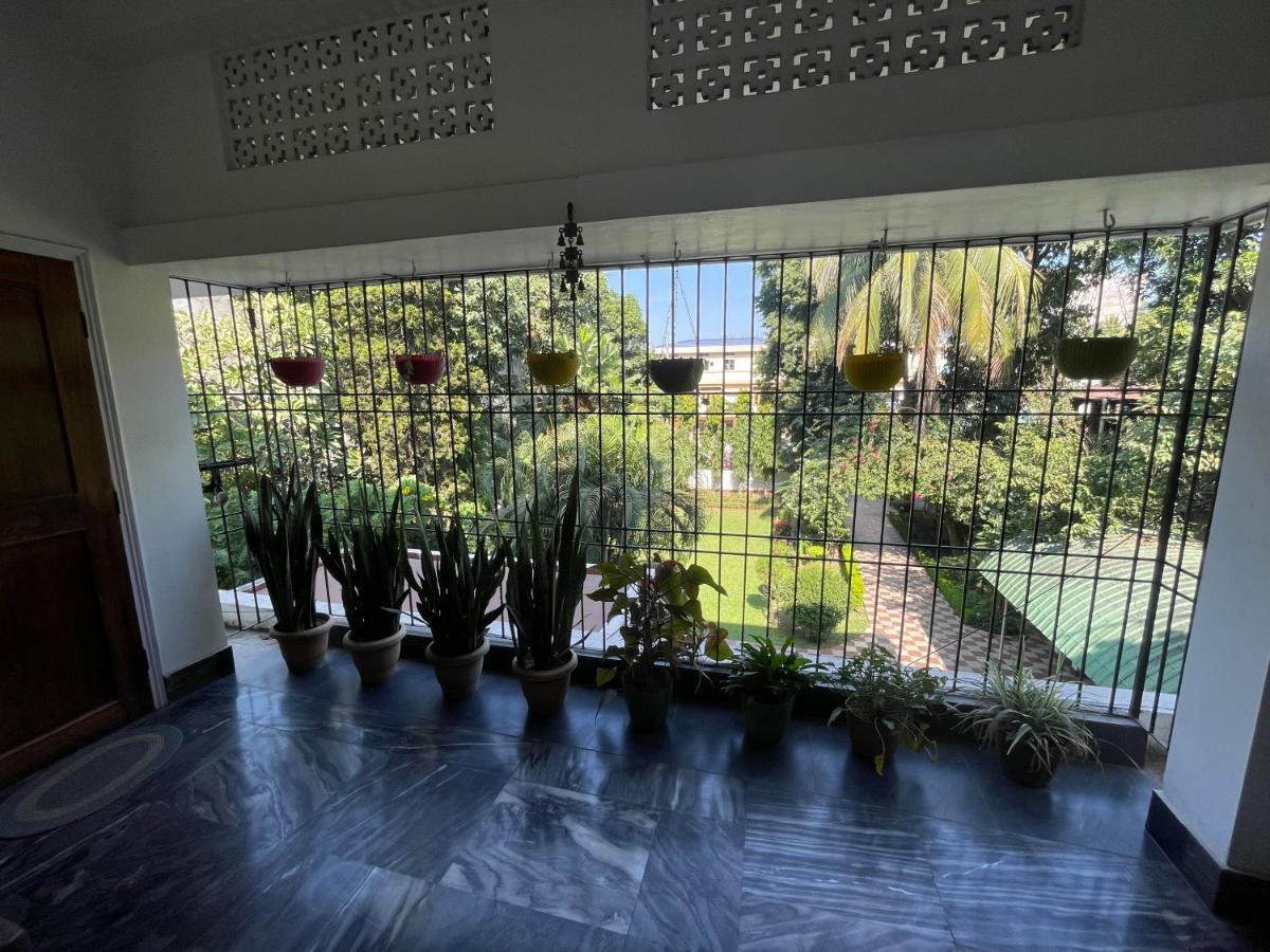 גווהטי The Choudhury Manor Homestay מראה חיצוני תמונה
