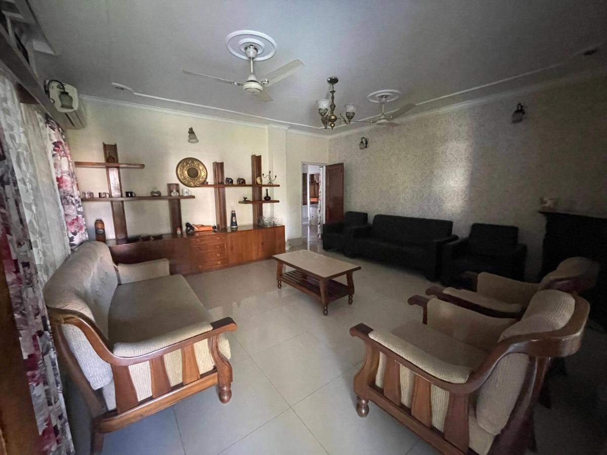 גווהטי The Choudhury Manor Homestay מראה חיצוני תמונה