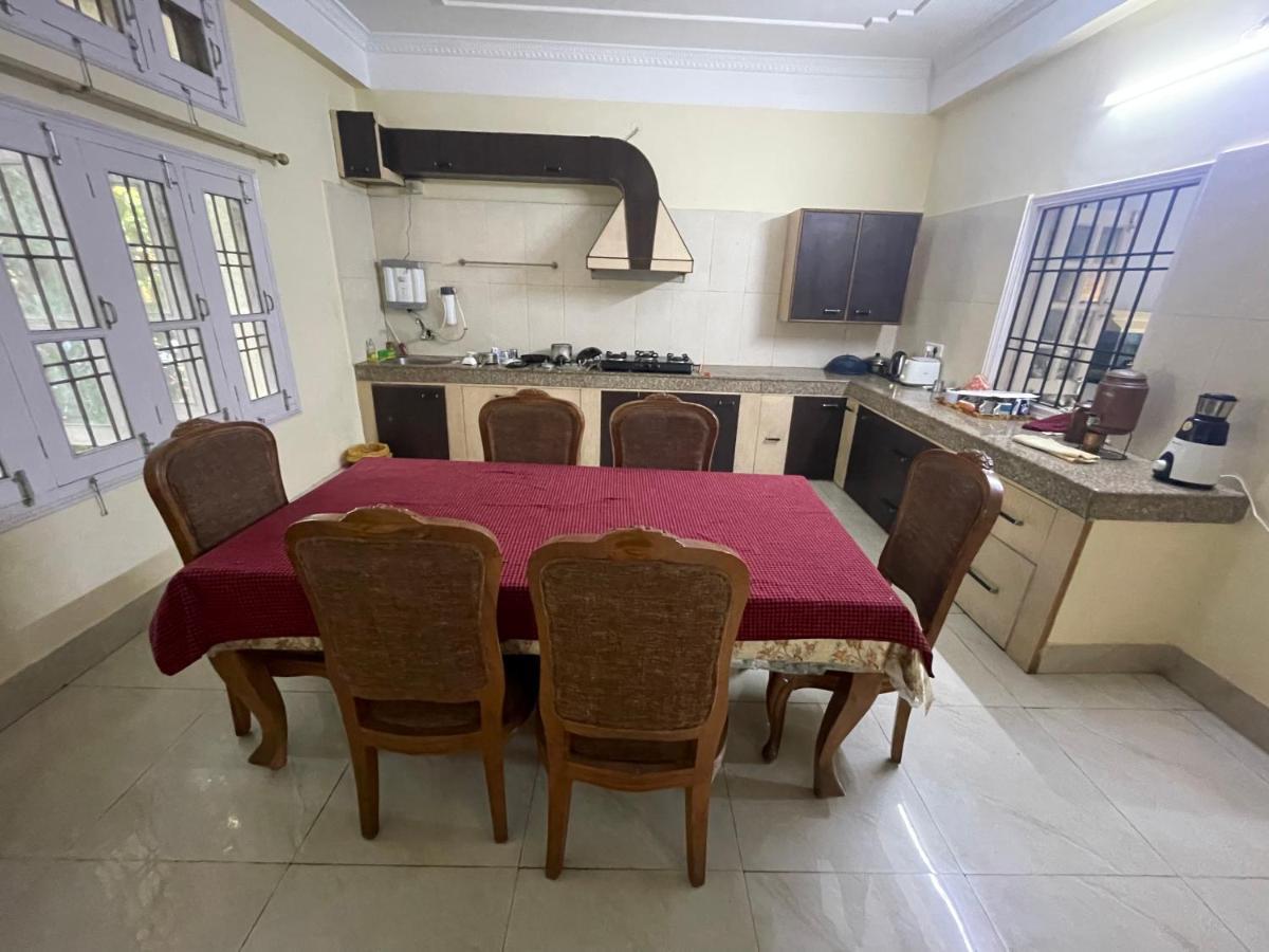 גווהטי The Choudhury Manor Homestay מראה חיצוני תמונה